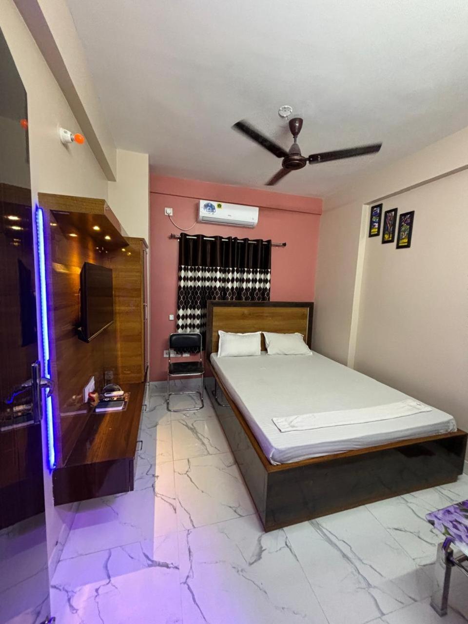 Garden Guest House Near Rene Tower Ruby General Hospital Kolkata Exterior photo