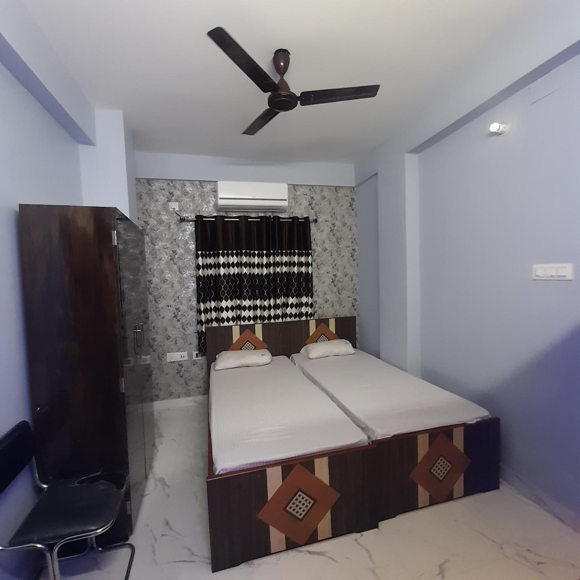 Garden Guest House Near Rene Tower Ruby General Hospital Kolkata Room photo
