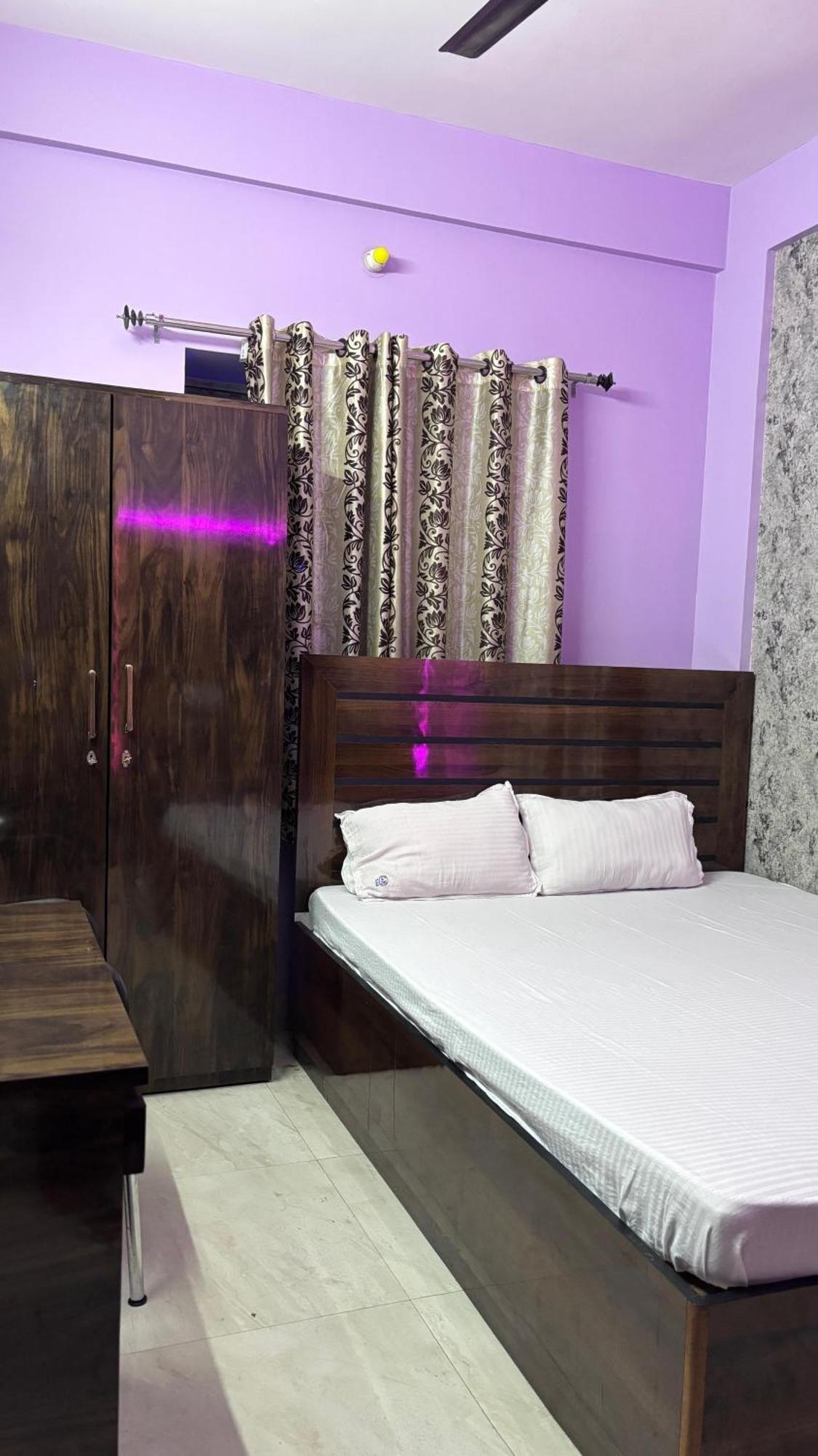 Garden Guest House Near Rene Tower Ruby General Hospital Kolkata Exterior photo